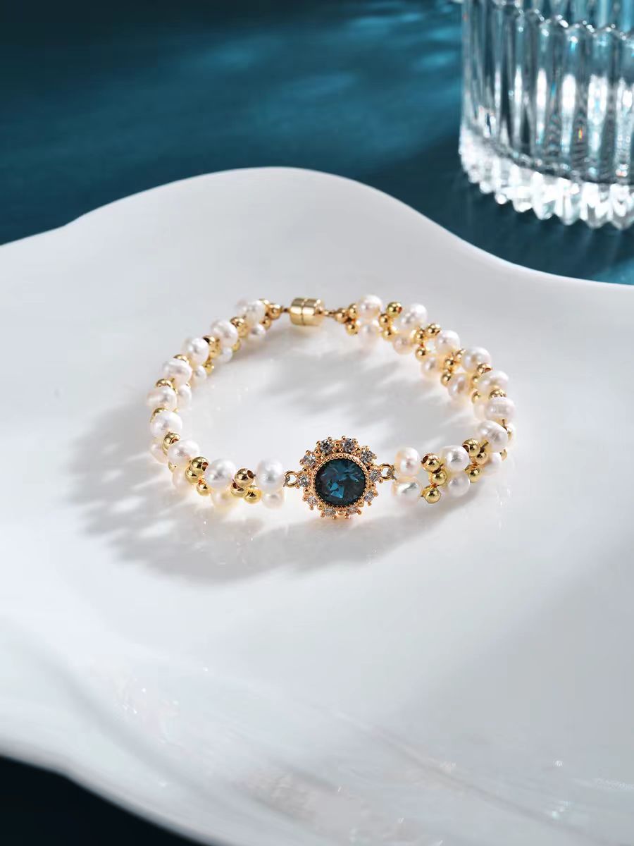 High-end sapphire double-layer pearl bracelet spring and summer light luxury niche delicate bracelet French retro hand jewelry