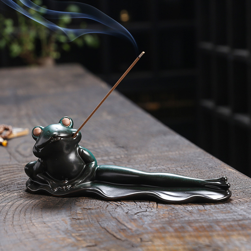 Ceramic incense stick wire holder Incense box Creative frog crafts aromatherapy stove wire incense way decoration