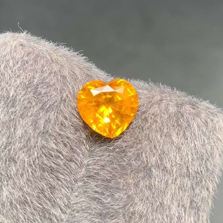 Natural unburned yellow sapphire loose stone ring face Sri Lanka International Certificate Rich canary color