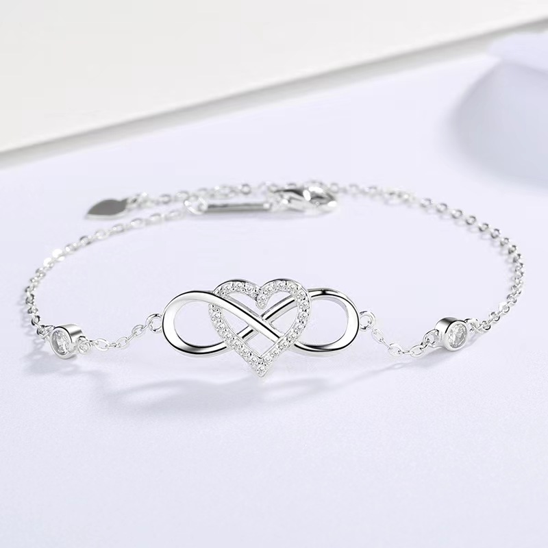 Silver jewelry high-end 925 sterling silver figure 8 heart-shaped zircon bracelet women's niche simple and versatile hand jewelry