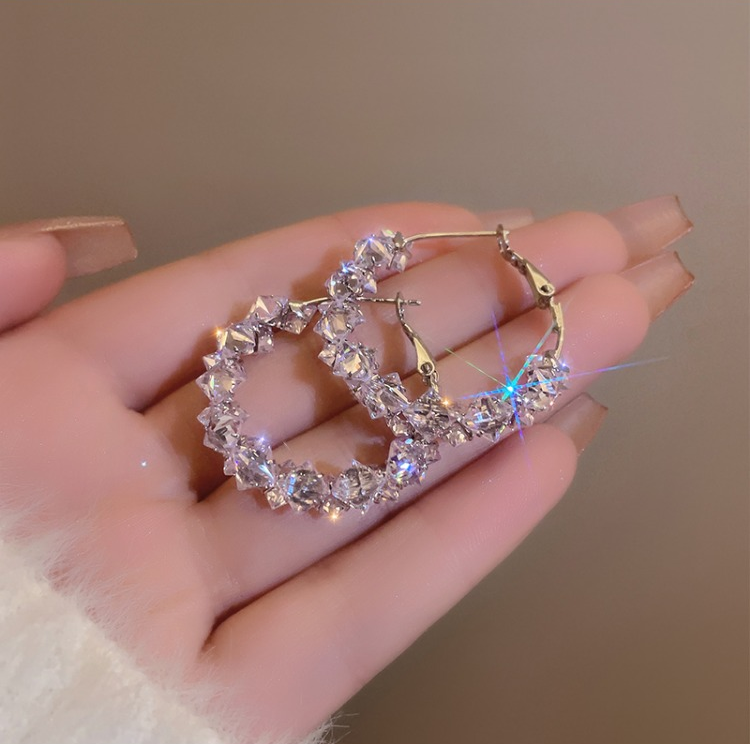 Europe and the United States light luxury exquisite zircon crystal earrings niche design high-grade sense of new circle earrings female tide