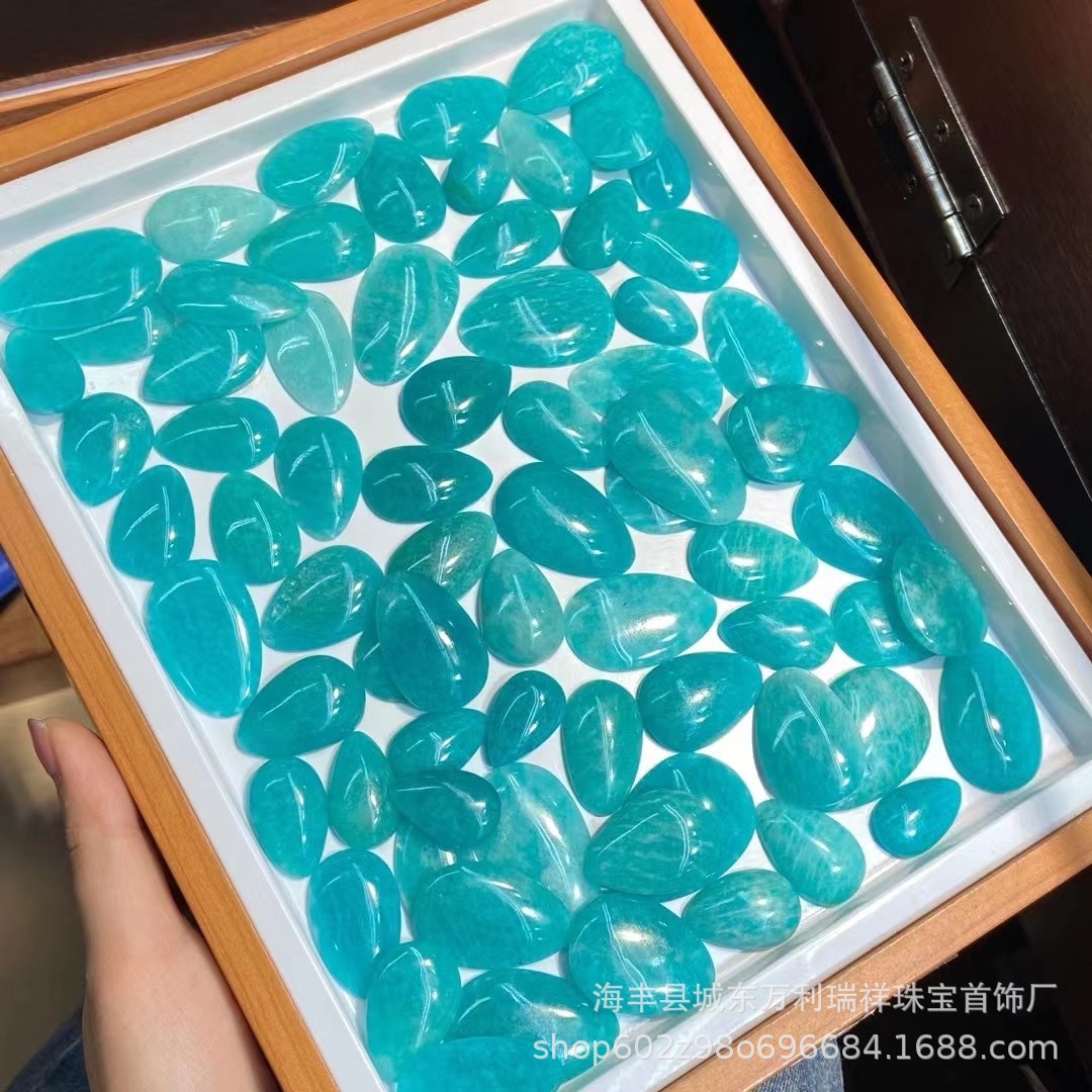Natural Tianhe stone water drop pendant bare stone material quality is delicate and the texture is clear Tianhe stone inlay pendant