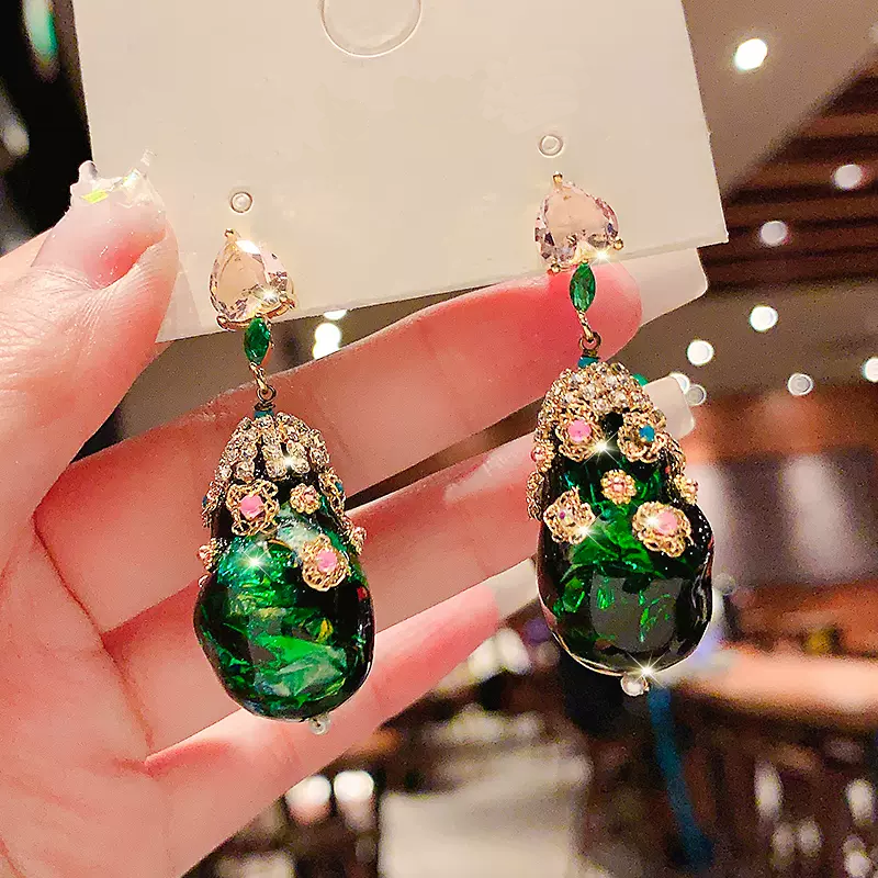 High-grade retro light luxury green water drop set diamond earrings female fashion diamond love earrings stud earrings
