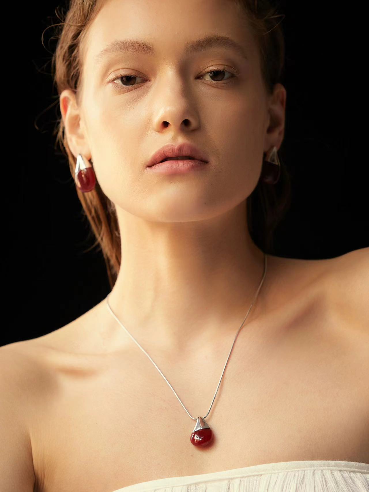 Metal drops, white agate, red agate, stone stitching, silver earrings, female designer, high-end retro versatile