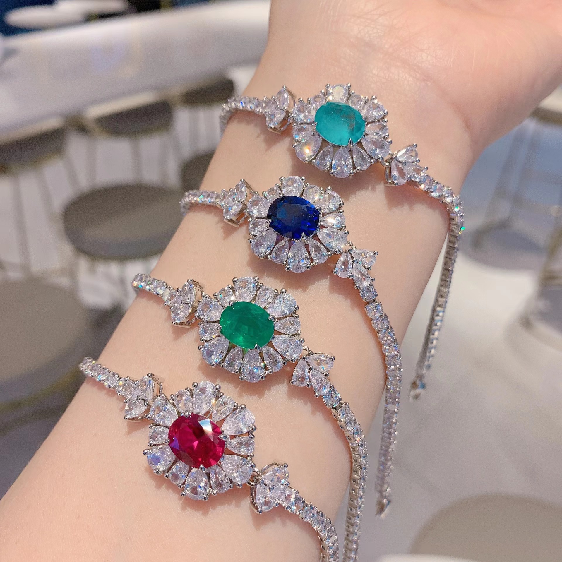 Jewelry: retro imitation colored gem bracelet, floral luxury inlay, hand ornament, center stone 8*10
