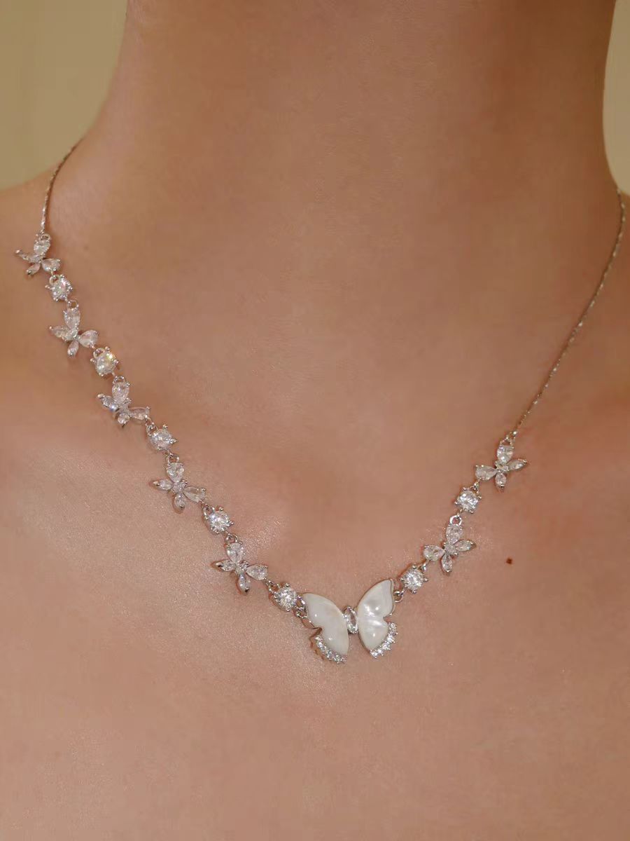 Niche design sense light luxury diamond-encrusted white shell butterfly necklace 2024 summer new clavicle chain women