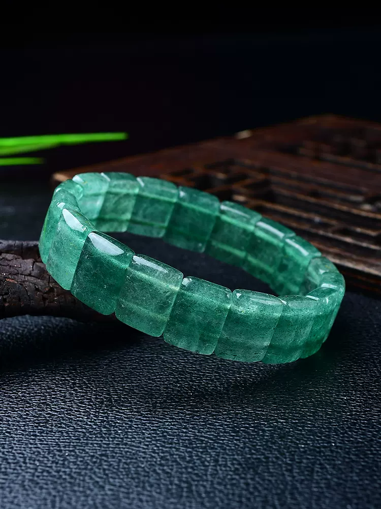 Natural green strawberry crystal hand row emerald green hand string women's fashion all-match crystal hand jewelry gift