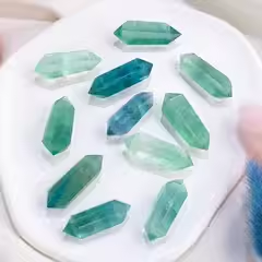 Natural green fluorite crystal hexagonal prism raw stone fluorite raw stone single tip cup column mineral crystal decoration teaching popular science