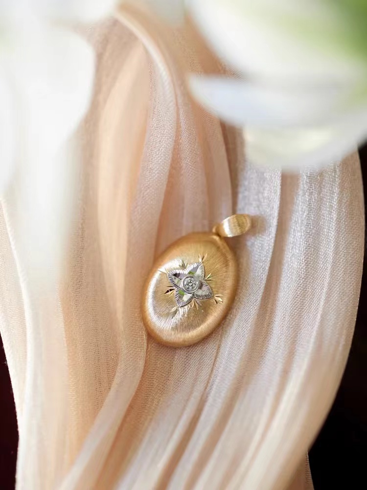 Wishing Star Brushed Diamond Pendant in 18K Gold without Chain Oval Gold Coin Neck