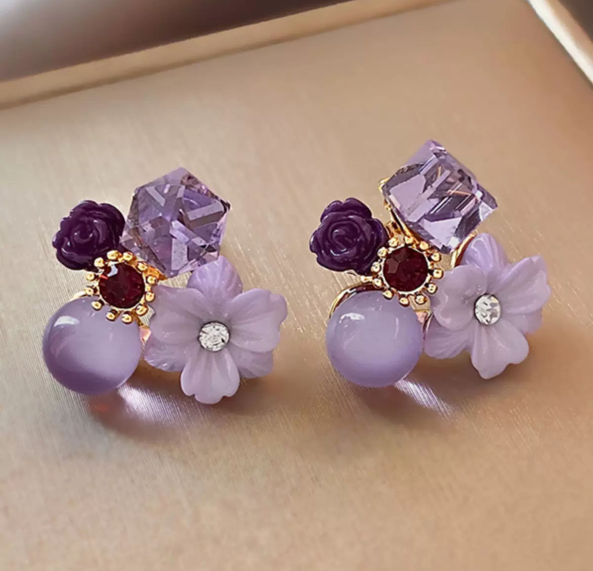 Vintage purple crystal flower earrings for women Niche design earrings with gentle temperament advanced stud earrings